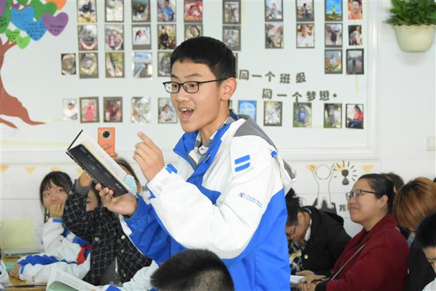 宝刀不老童心在 消除隔膜有妙招——“刘勇名师工作室”与棠外初中语文组联合开展“基于深度学习的整本书阅读教学实践研究”专题活动