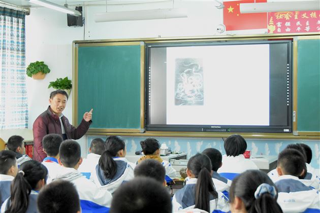 宝刀不老童心在 消除隔膜有妙招——“刘勇名师工作室”与棠外初中语文组联合开展“基于深度学习的整本书阅读教学实践研究”专题活动