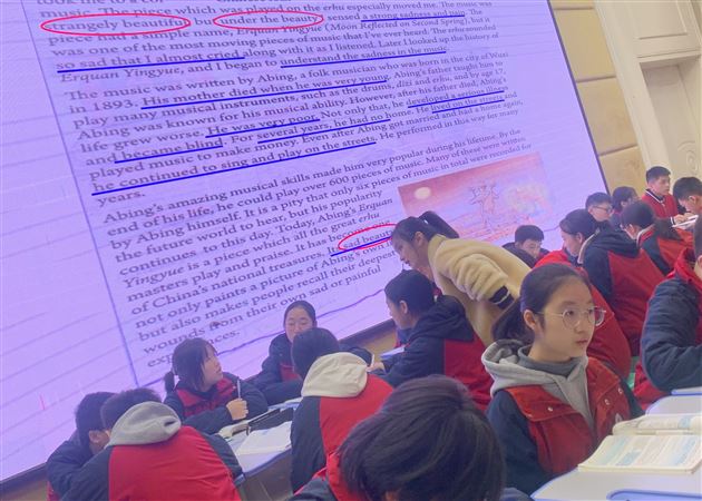 棠外青年教师李瑞婷在“成渝双城课改名校教育论道”交流展示活动中献课受好评