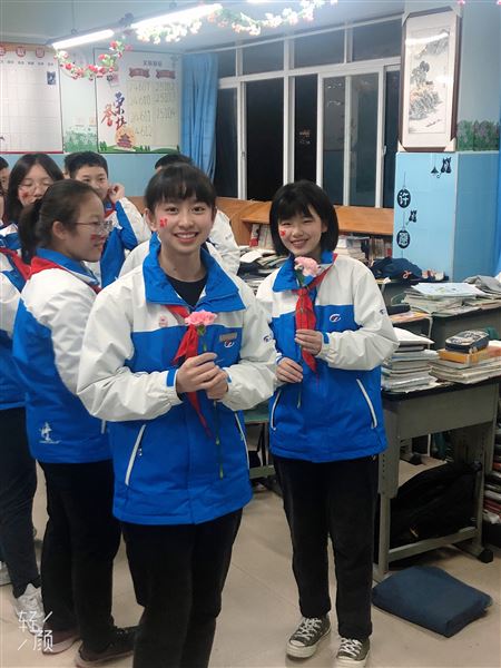 唱红歌 爱祖国——棠外初2019级开展红歌传唱活动