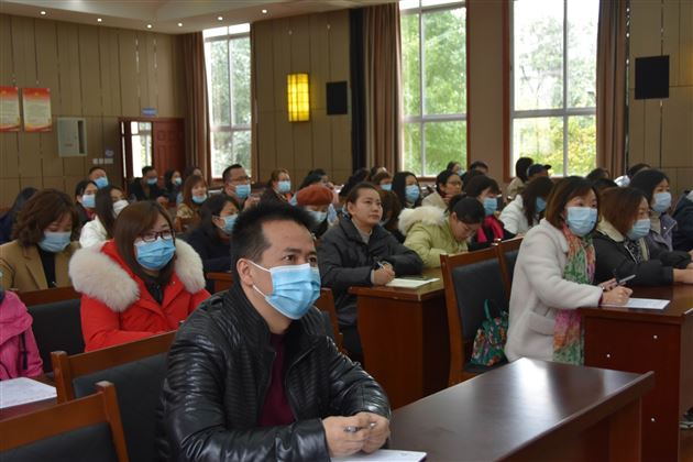 棠外初中部召开家长学校会议