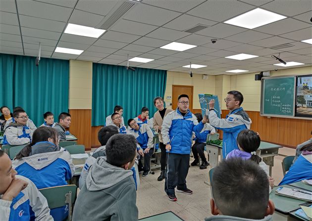 发现美、创造美、利用美——双流区高二生物教研活动暨郭伟名师工作室活动在棠外举行