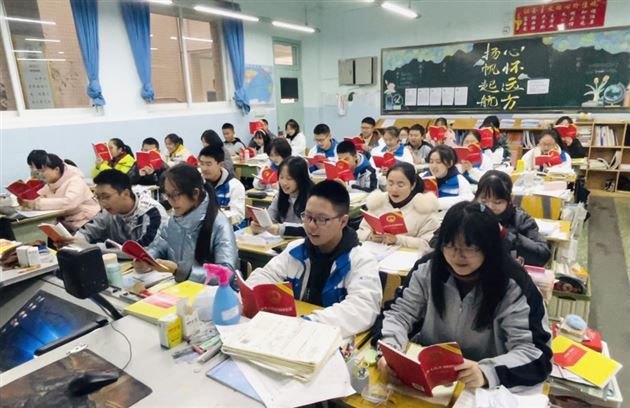 棠外高中学生诵读宪法