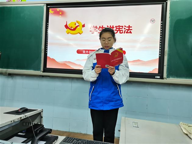 棠外初中学生讲宪法