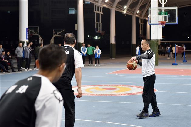 球场争霸 我是全明星——记棠外教职工篮球俱乐部全明星赛