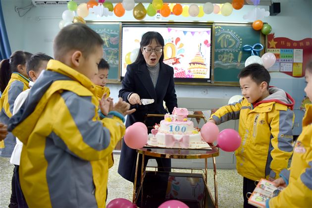 聆听花开的声音 点亮七彩的童年——棠外附小隆重举行2020级学生入学百日庆典活动
