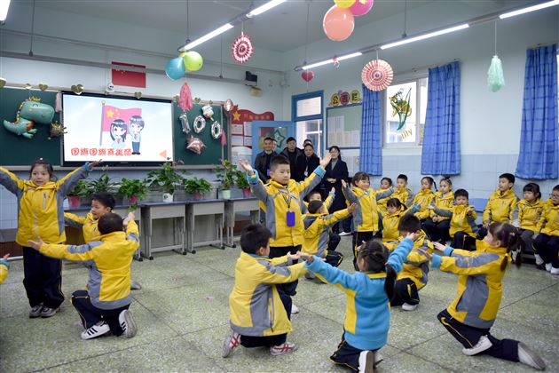 聆听花开的声音 点亮七彩的童年——棠外附小隆重举行2020级学生入学百日庆典活动