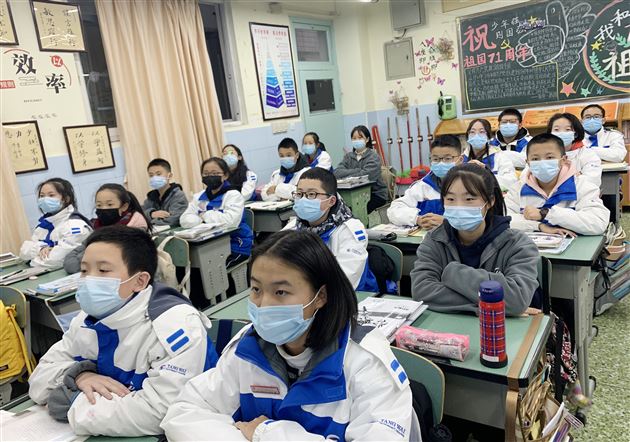 棠外初中各班开展疫情防控主题班会课