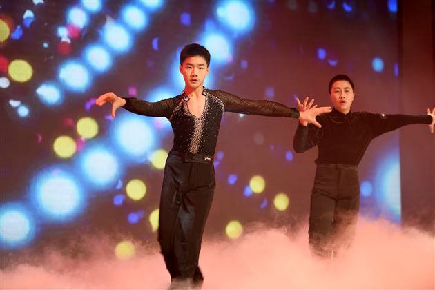 鼠岁送冬冬去冷藏庚子过 奋牛蹄春春来人喜天地欢——棠外隆重举行2020年校园艺术节展演暨2021新年文艺联欢晚会