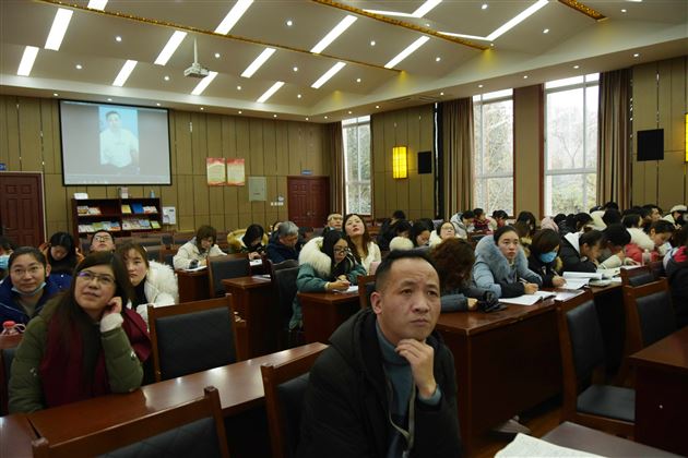 关护女孩未来 提升评语质量——棠外初中部召开德育年级组长、班主任及后备班主任例会