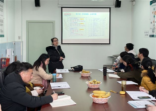 棠外高中高三年级贺均芝老师作《高三一诊总结及一诊后复习计划》专题分享