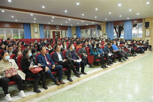 强化动力源 吹响集结号——棠外初中召开开学前教职工培训大会