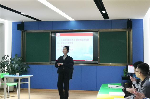 学生会负责教师郭莉莎发言