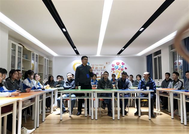 年级组长林仕虎老师做活动总结