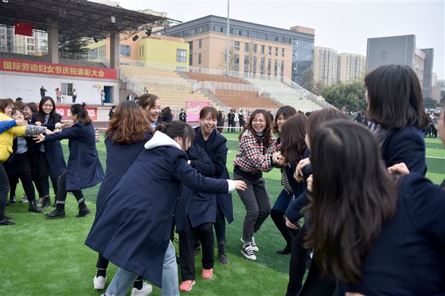 建功名校新征程，最美巾帼绽芳华——棠外隆重举行第111个“三·八”国际劳动妇女节庆祝表彰活动 