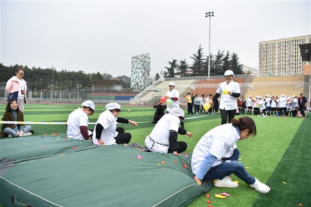 建功名校新征程，最美巾帼绽芳华——棠外隆重举行第111个“三·八”国际劳动妇女节庆祝表彰活动 