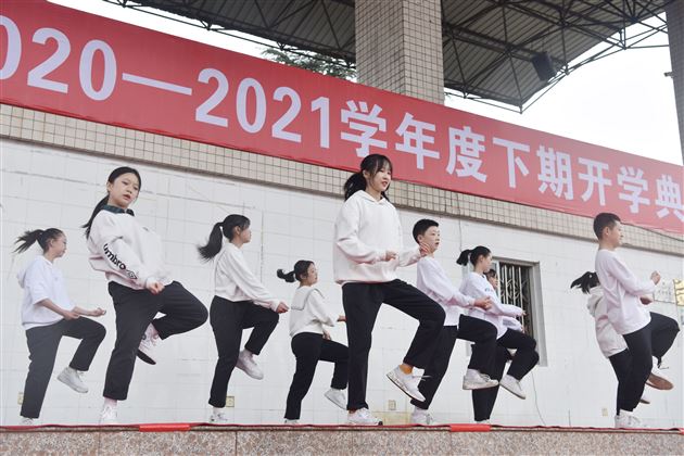 棠外初中隆重举行新学期开学典礼