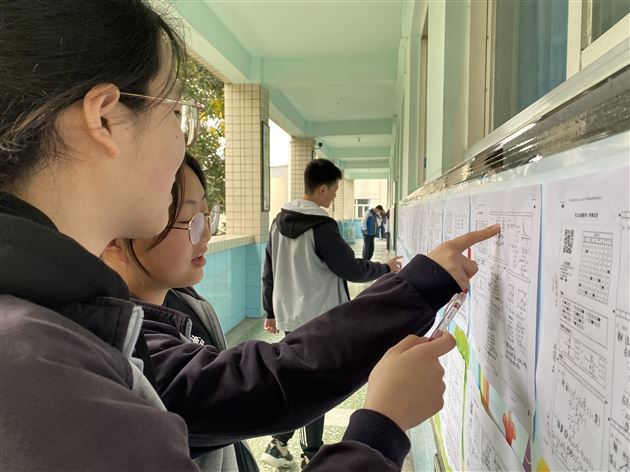 棠外初三开展“最美答题卡”展评活动