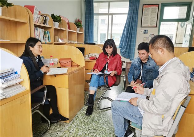 双流区政治教研员杜梅老师点评与指导青年教师课堂教学