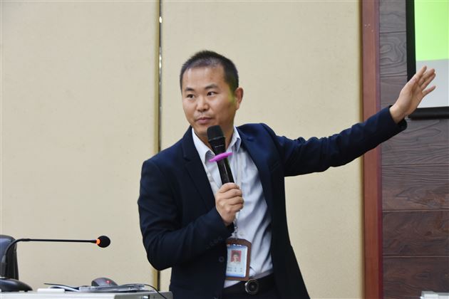 棠外初中袁成老师为全区初中道德与法治教师作《基于核心素养下“学为中心”的初中道德与法治学历案》专题讲座