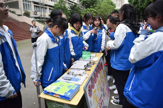 铭记党恩关怀 传递友善爱心——棠外第十七届爱心义卖活动隆重举行