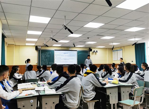 棠外许飞老师和李小青老师为成都市菜单培训献课