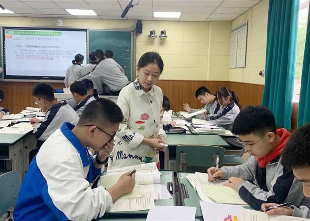 棠外许飞老师和李小青老师为成都市菜单培训献课