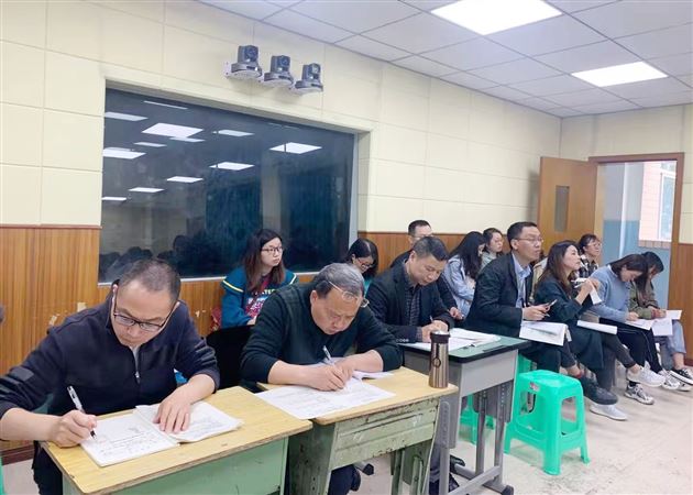 棠外许飞老师和李小青老师为成都市菜单培训献课