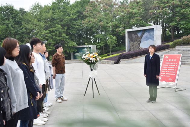 学党史，强信念，祭英烈，承意志——棠外校团委开展青年教师主题团日活动 