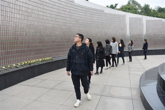 学党史，强信念，祭英烈，承意志——棠外校团委开展青年教师主题团日活动 