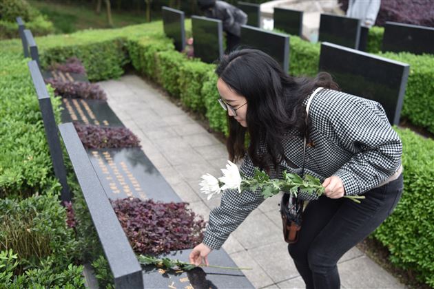 学党史，强信念，祭英烈，承意志——棠外校团委开展青年教师主题团日活动 