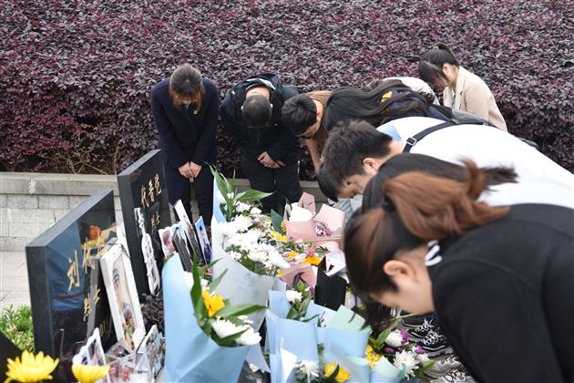 学党史，强信念，祭英烈，承意志——棠外校团委开展青年教师主题团日活动 