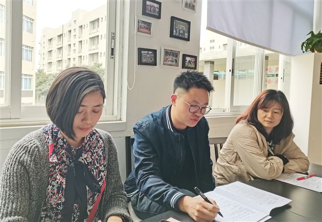 毛传友老师在棠外小初思政课一体化教学研讨暨小初道德与法治教研组联合教研活动中评课