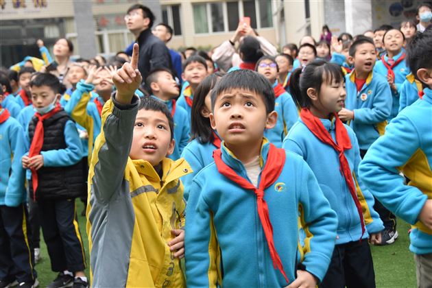 以卵击石并非异想天开——棠外附小举行第三届“鸡蛋撞地球”科技体验活动 