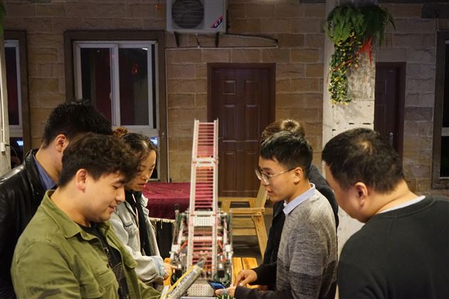 棠外教师、四川省优秀机器人教练员万昭富受邀赴重庆授课 