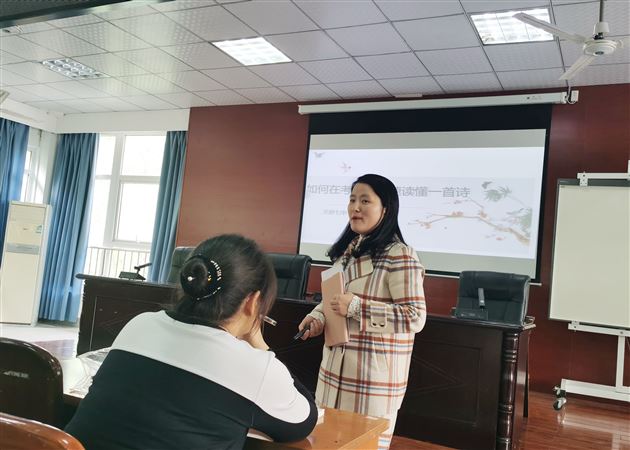 康艳老师分享专题《考场上如何快速读懂诗歌》