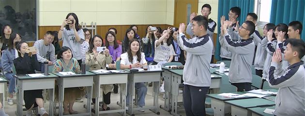 奉献自己、服务他人、影响社会——高中英语学科主题学习与生涯规划融合的项目学习成果汇报
