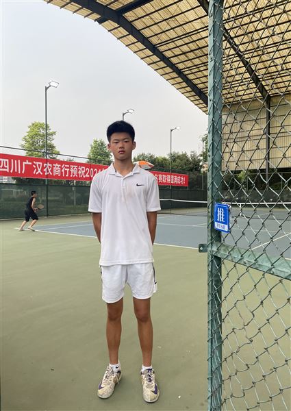 乙组单打冠军马颢为