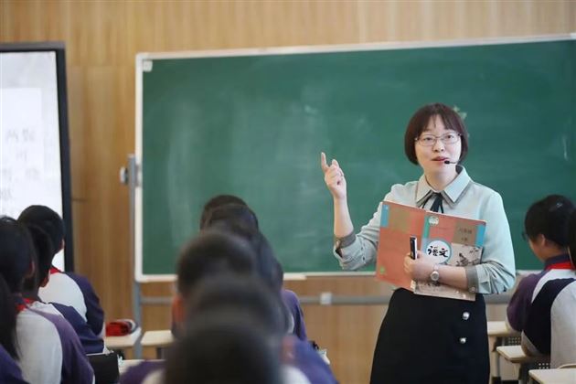 三尺讲台忧天下 一树棠花笑迎春——棠外初中语文教师吴利容荣获成都课堂教学大赛一等奖