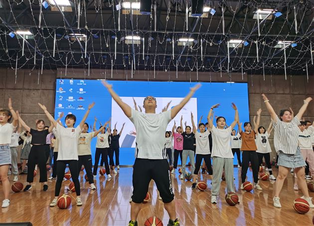 超赞！我园教师受邀为双流区第六届啦啦操教练员、裁判员培训班人员进行培训工作