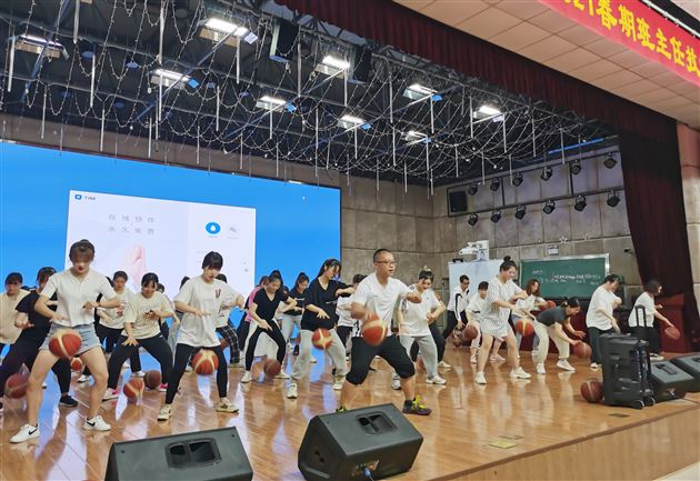 超赞！我园教师受邀为双流区第六届啦啦操教练员、裁判员培训班人员进行培训工作