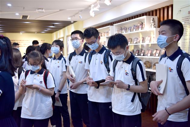 缅怀先烈悟初心 铸魂育人同追梦——棠外高中党总支第十八期高中青年学生党校党课培训活动 