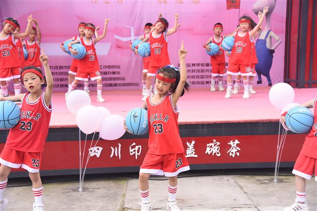 童心向党进社区——棠外实验幼儿园参加社区党史宣传活动