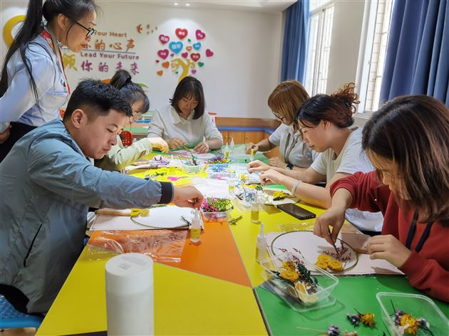 让心花在指尖绽放——棠外“5·25我爱我”心理健康节系列活动