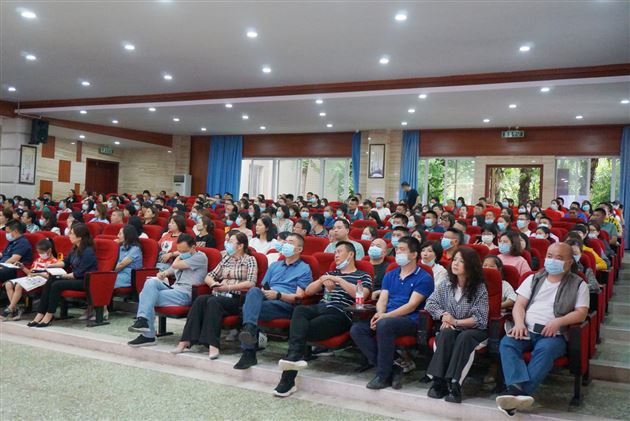 同心育人  共迈新征程——记初2018级拓展延伸班家长会 