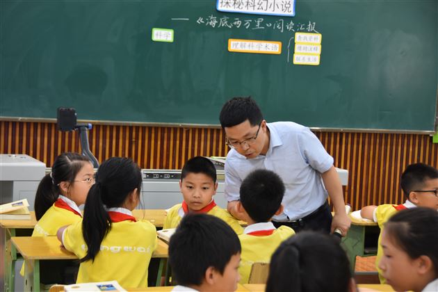 专家引领指方向 联组交流共成长——棠附小承办双流区“区域开展教学评一致性”课题研究活动