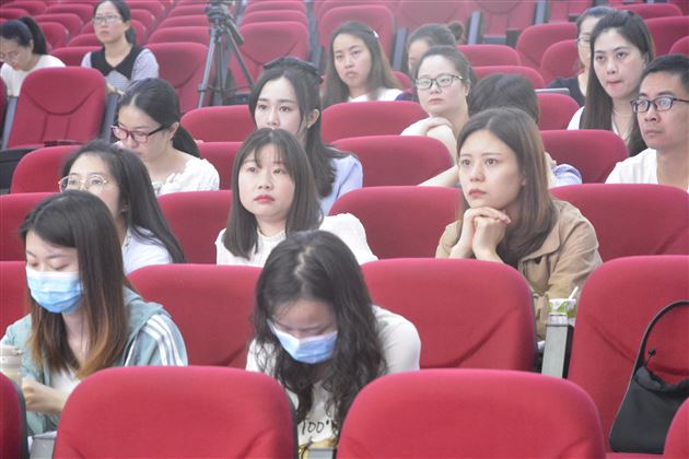 新津区中小学班主任听讲座现场