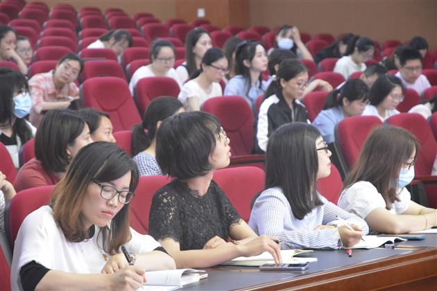 新津区中小学班主任听讲座现场