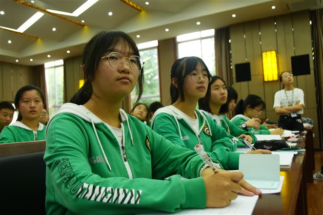 坚守责任使命，不负青春年华——记棠外初中新团员入团宣誓仪式