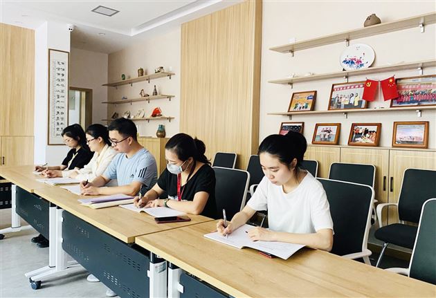 读懂学生，用爱关怀——记棠外附小班主任杨梅工作室活动